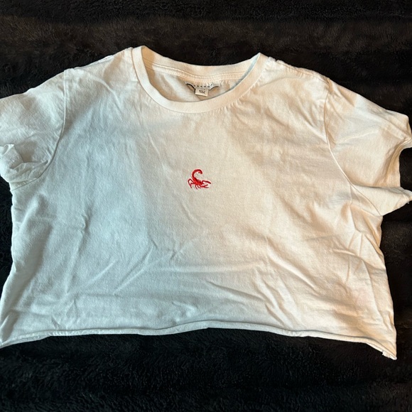 Top Shop cropped white tee with lobster - Picture 3 of 5